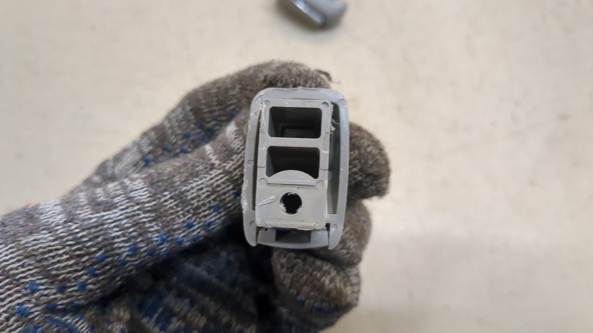 Кронштейн солнцезащитного козырька