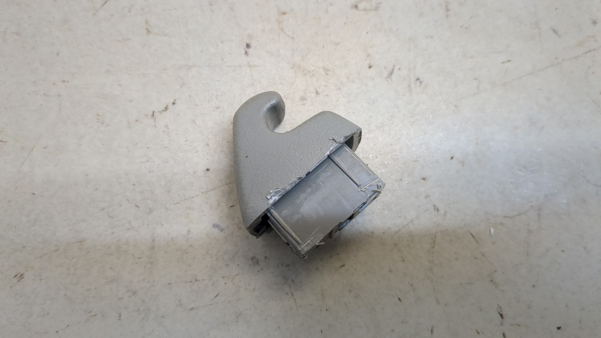 Кронштейн солнцезащитного козырька