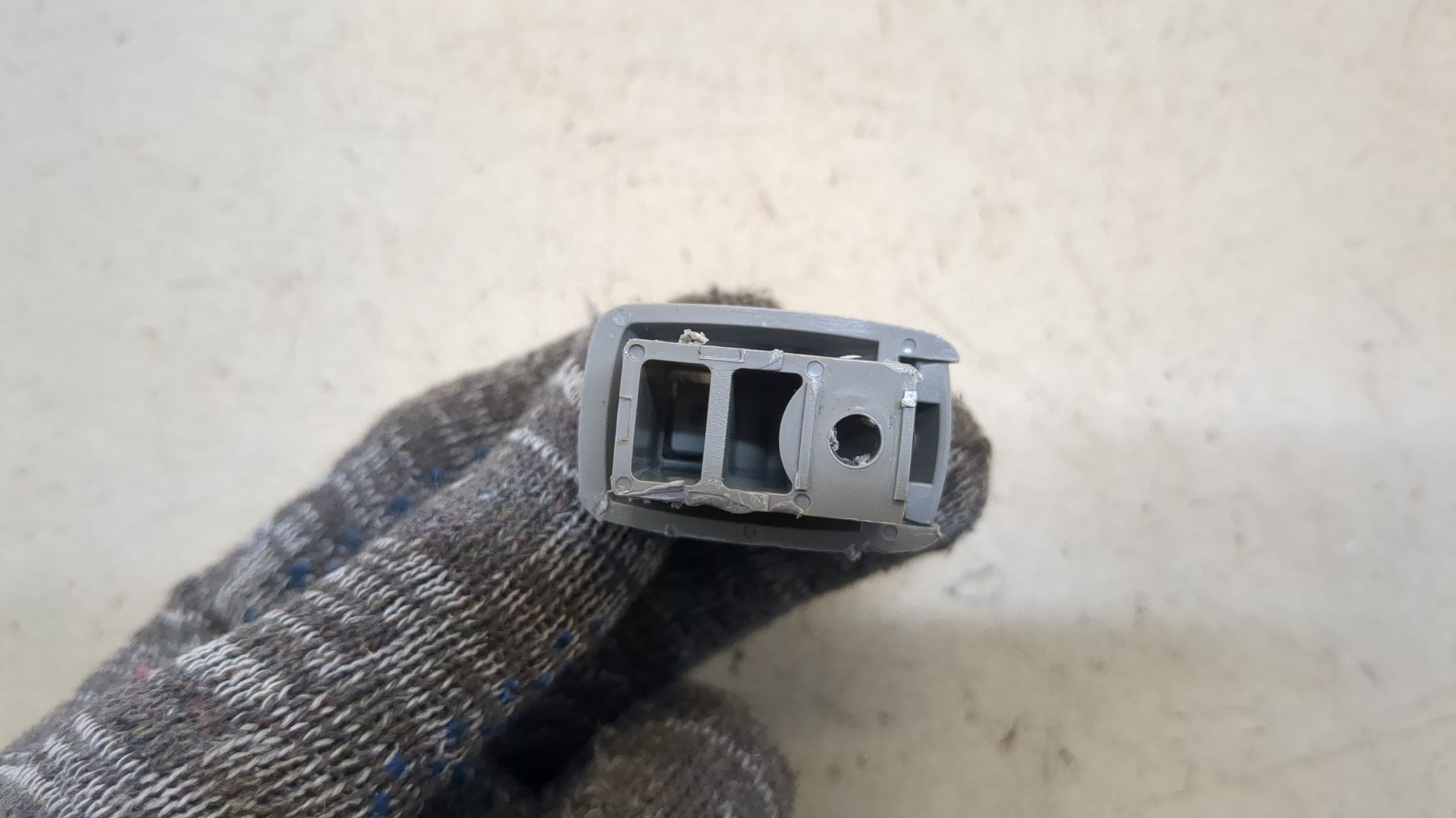 Кронштейн солнцезащитного козырька