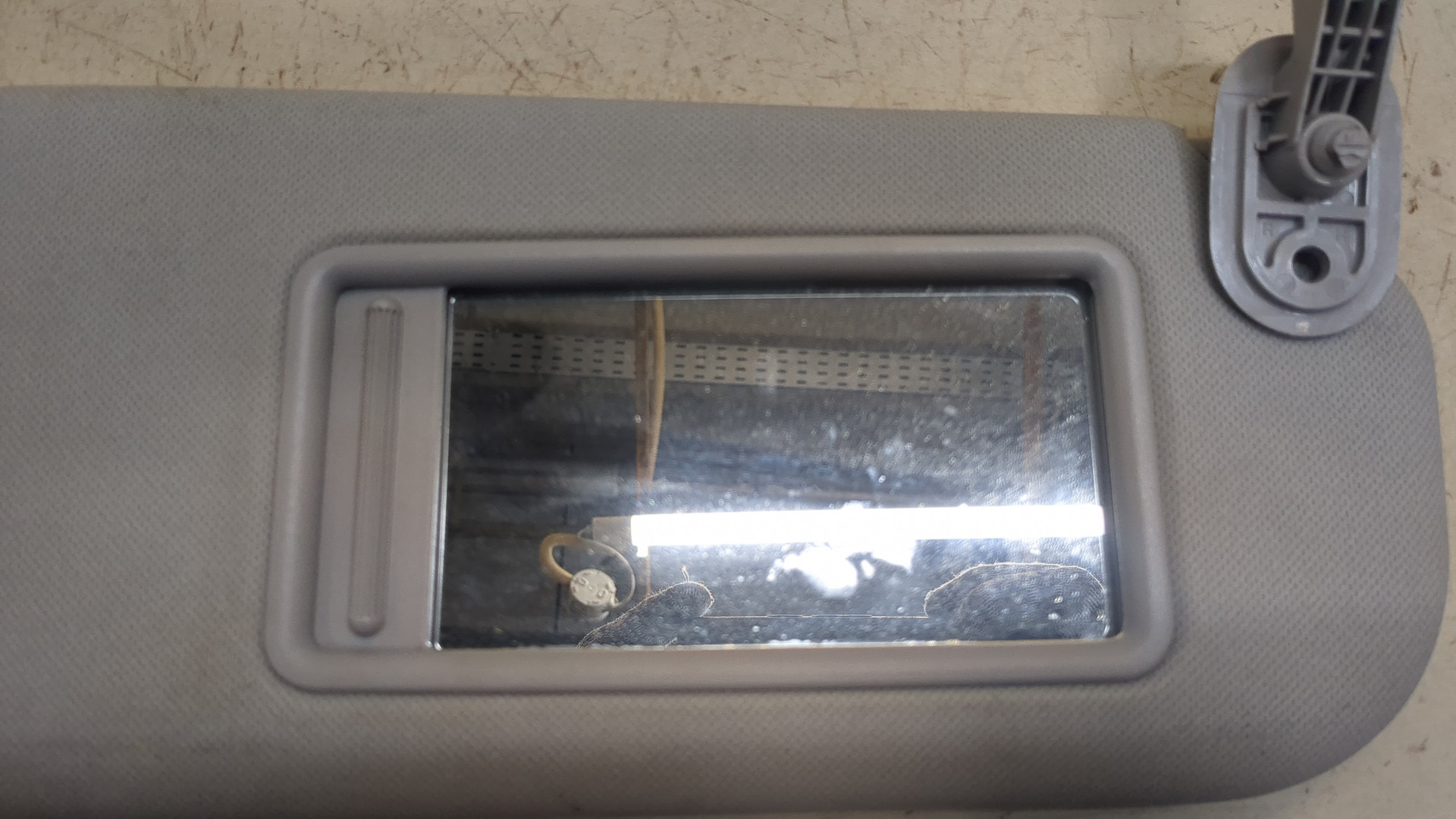 Козырек солнцезащитный