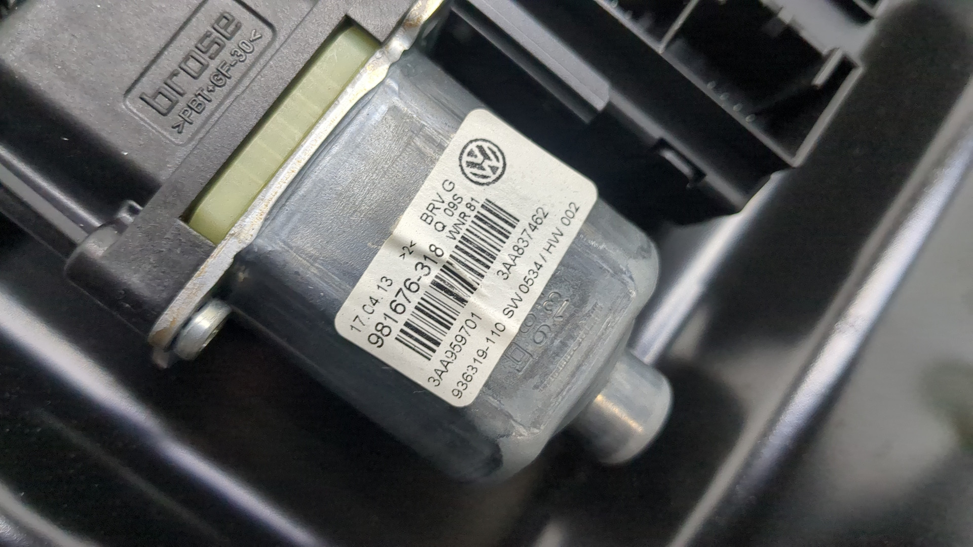 Стеклоподъемник электр. передний правый