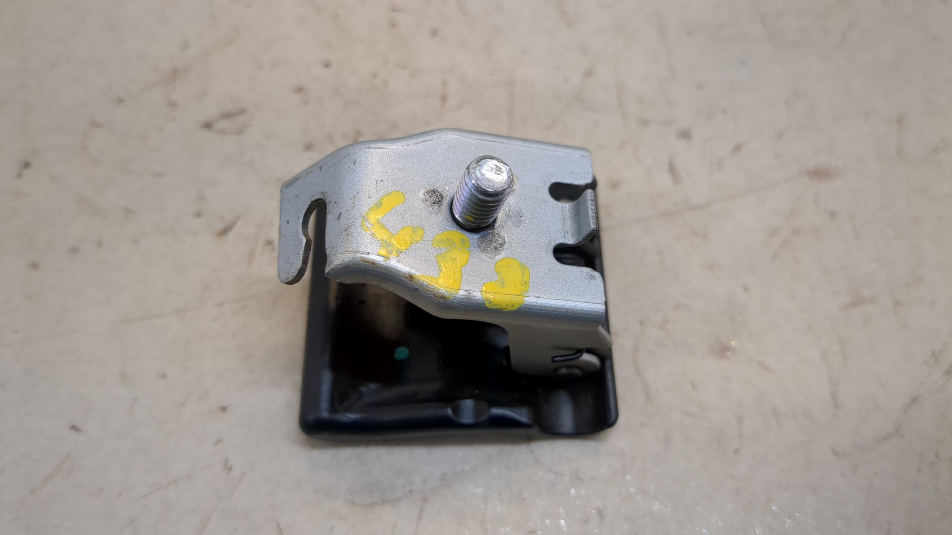 Ручка открывания капота