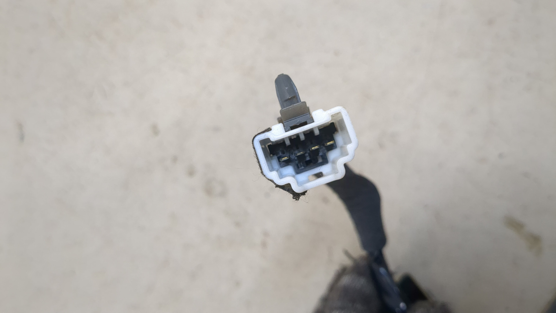 Кнопка регулировки сидения