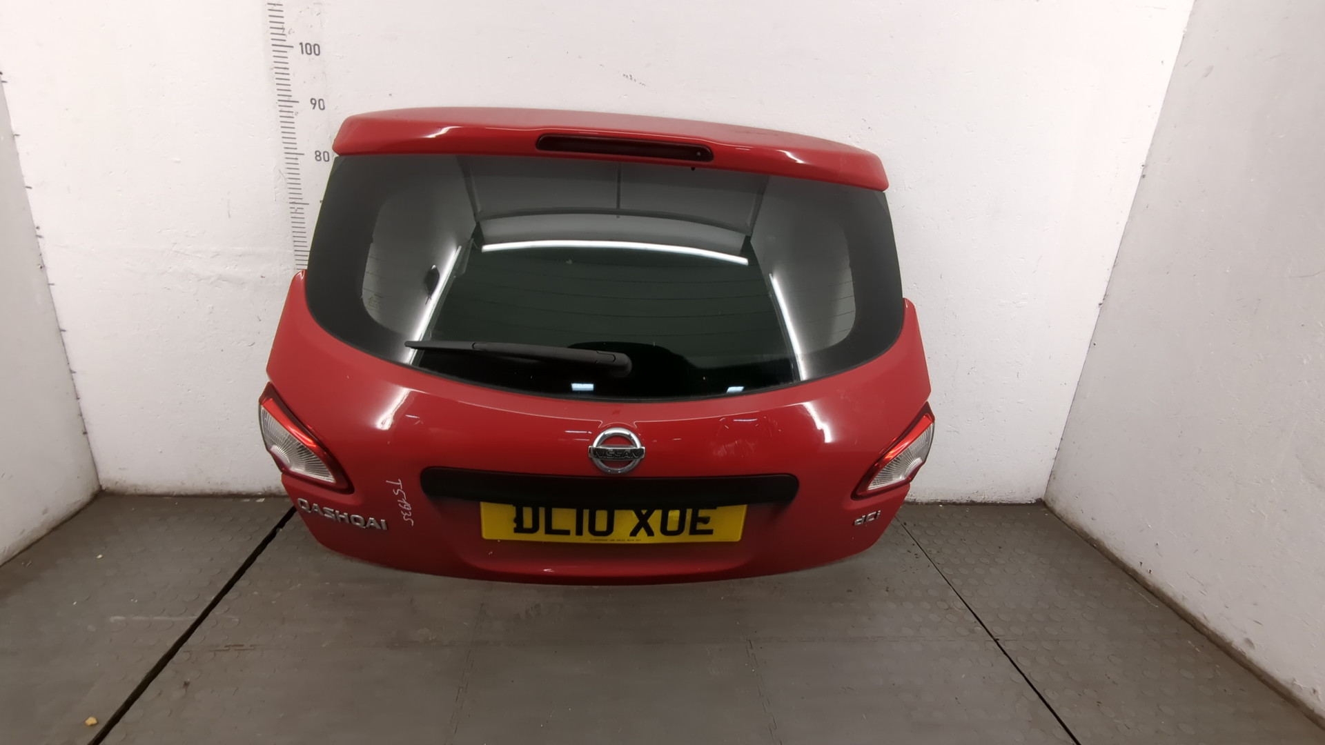 Дверь багажника