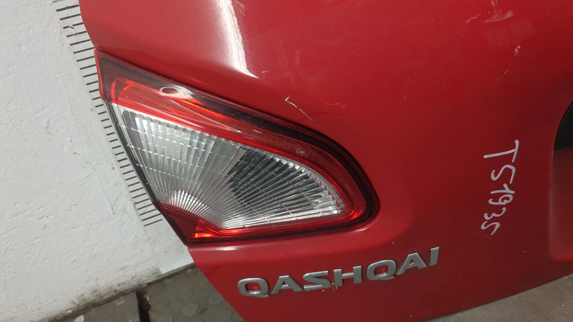 Дверь багажника