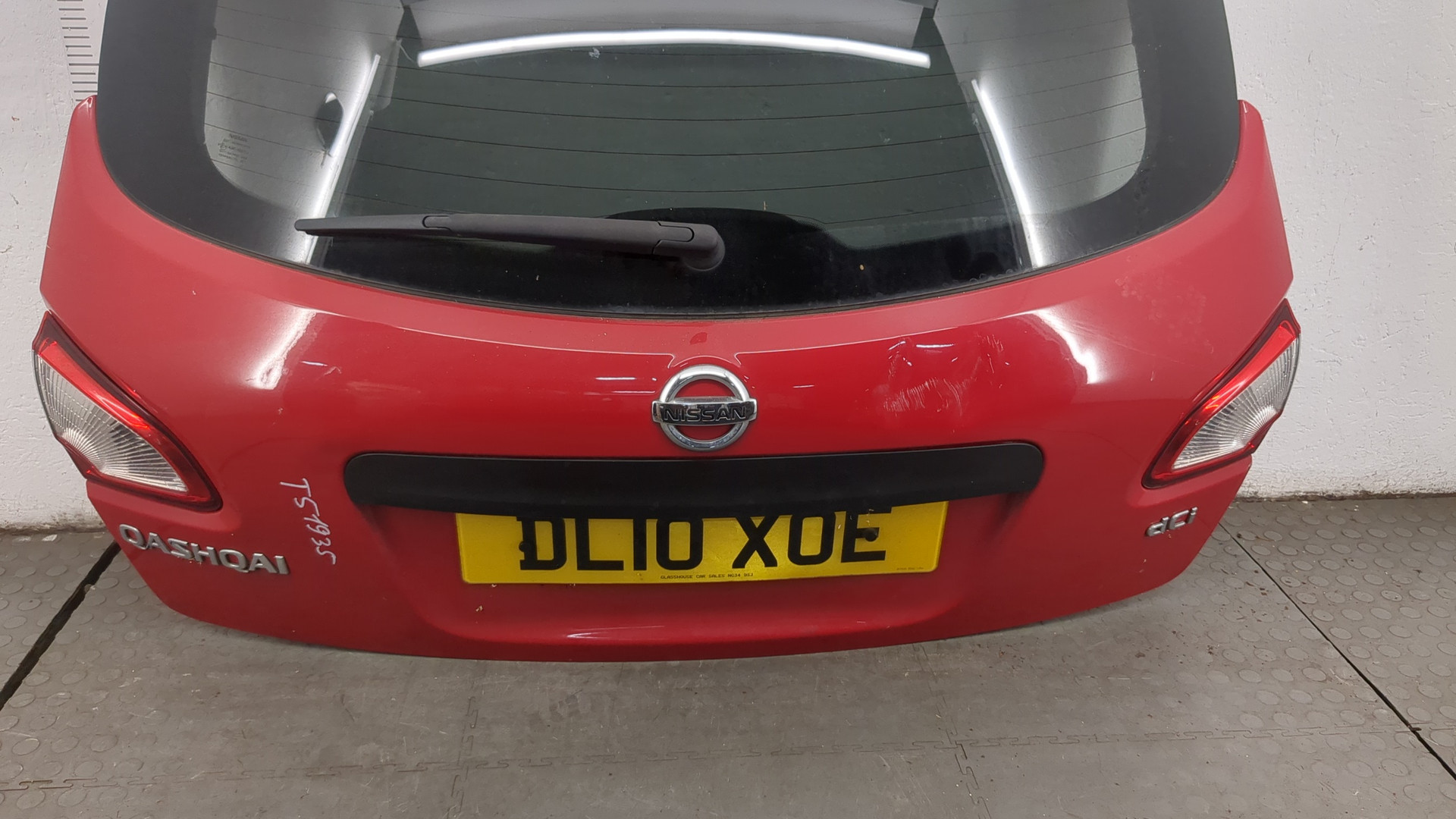 Дверь багажника