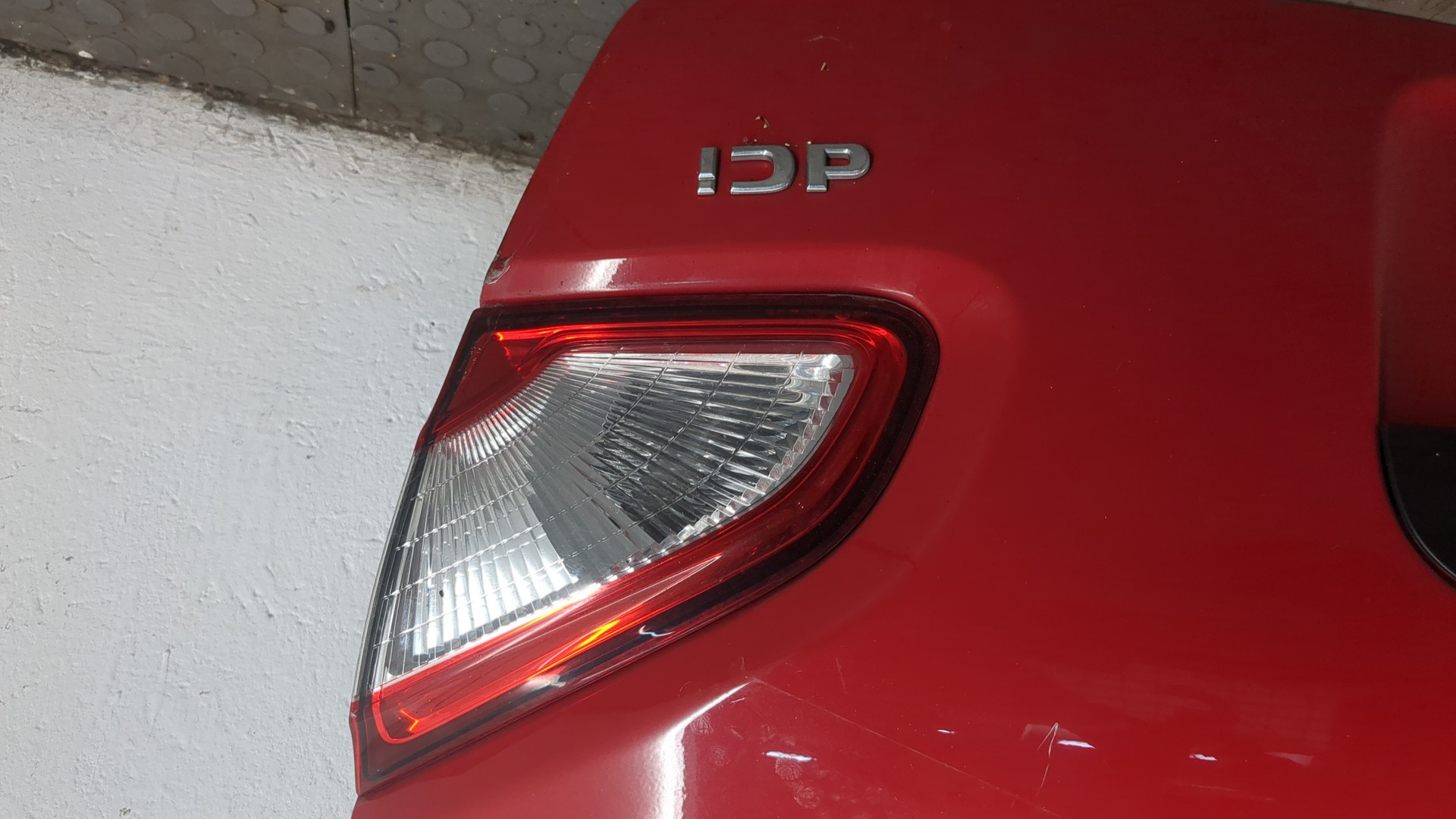 Дверь багажника