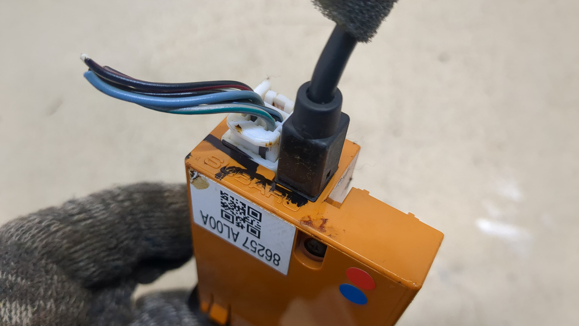 Гнездо AUX / USB IN