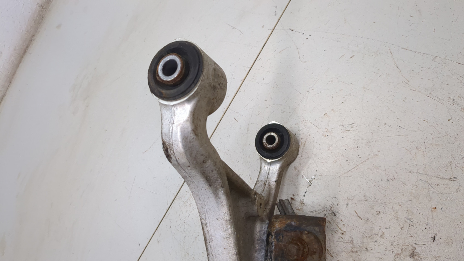 Рычаг задний левый