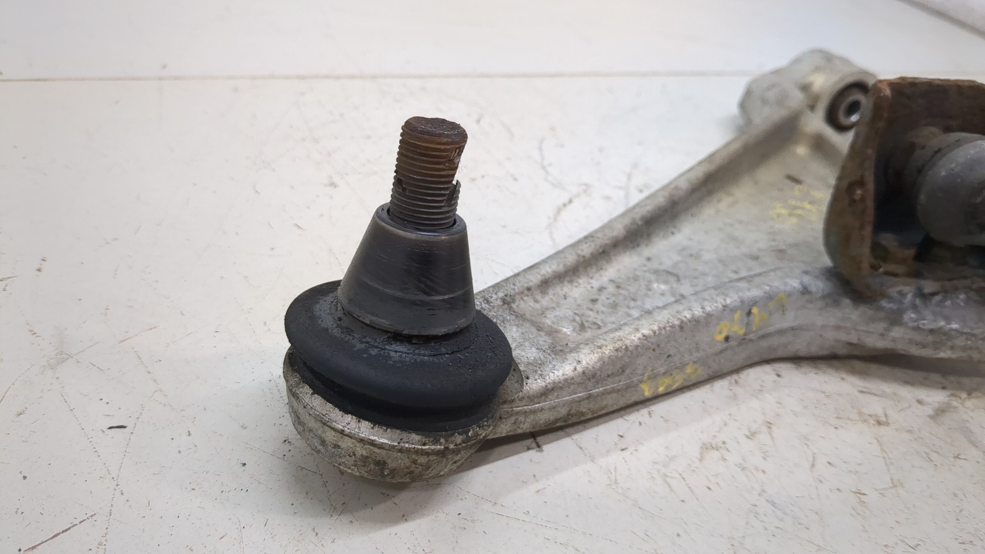 Рычаг задний левый