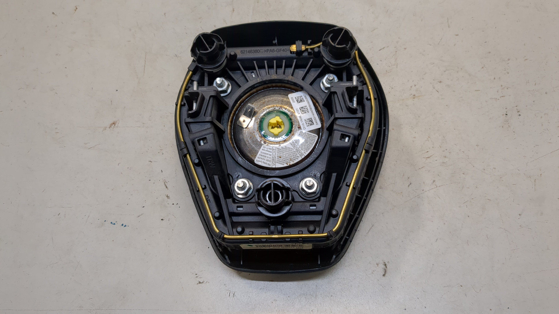 Подушка безопасности в рулевое колесо