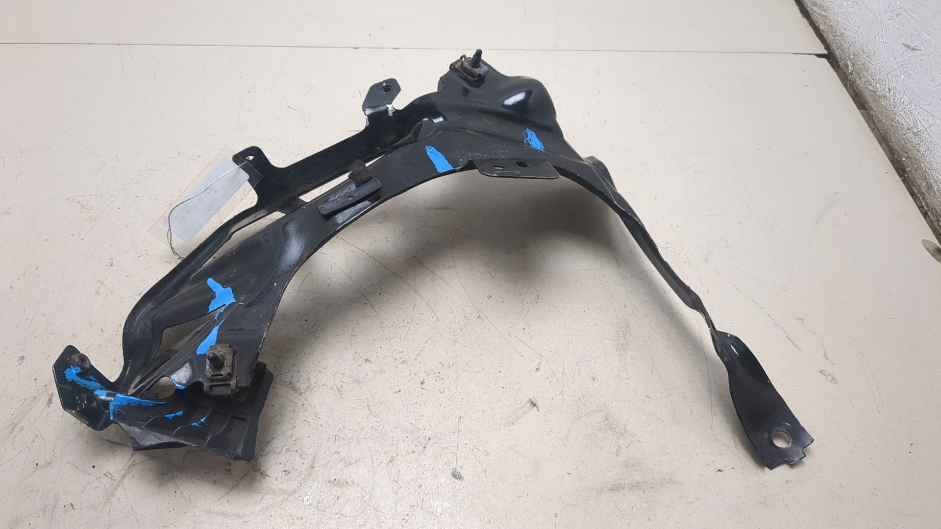 Кронштейн фар правый