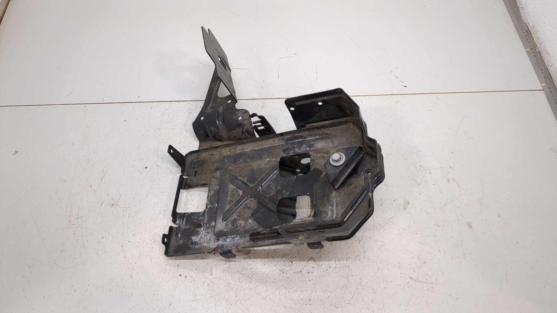 Площадка под аккумулятор (АКБ)