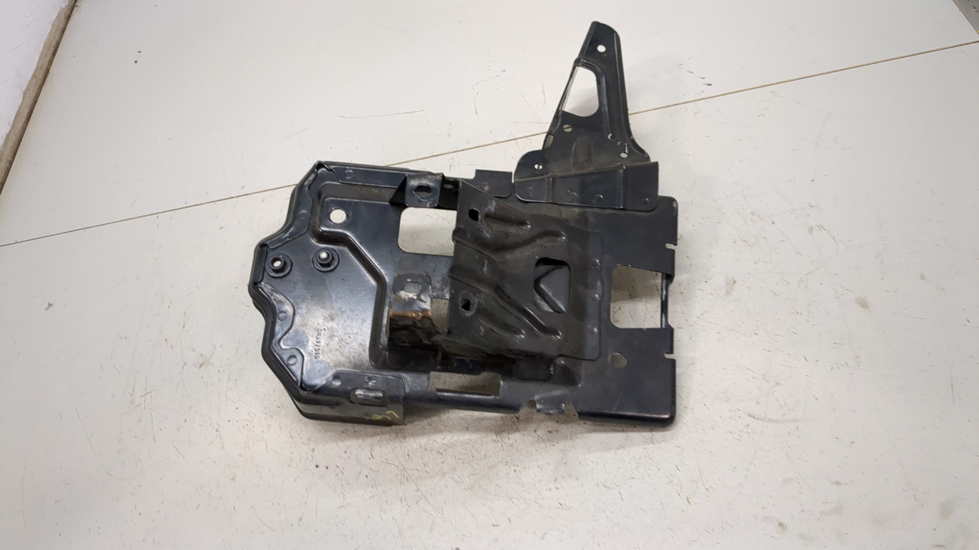 Площадка под аккумулятор (АКБ)