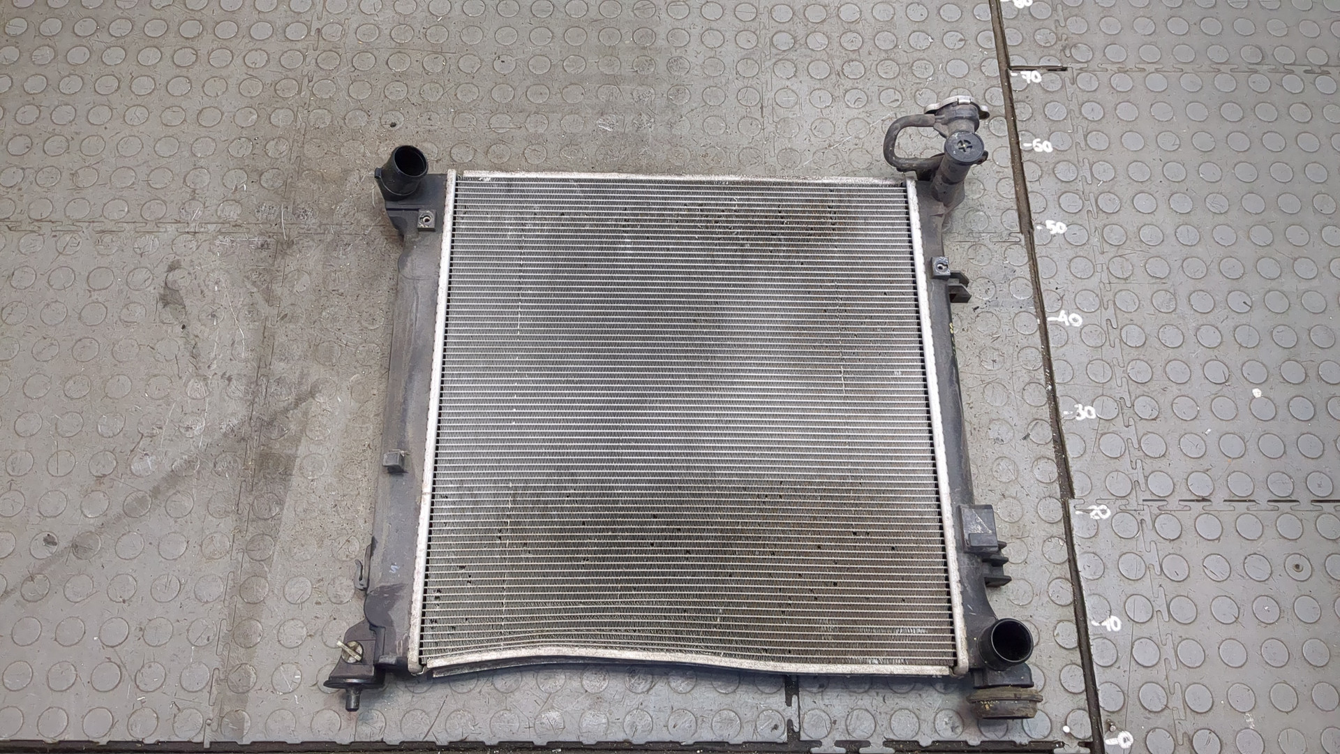 Радиатор охлаждения двигателя основной