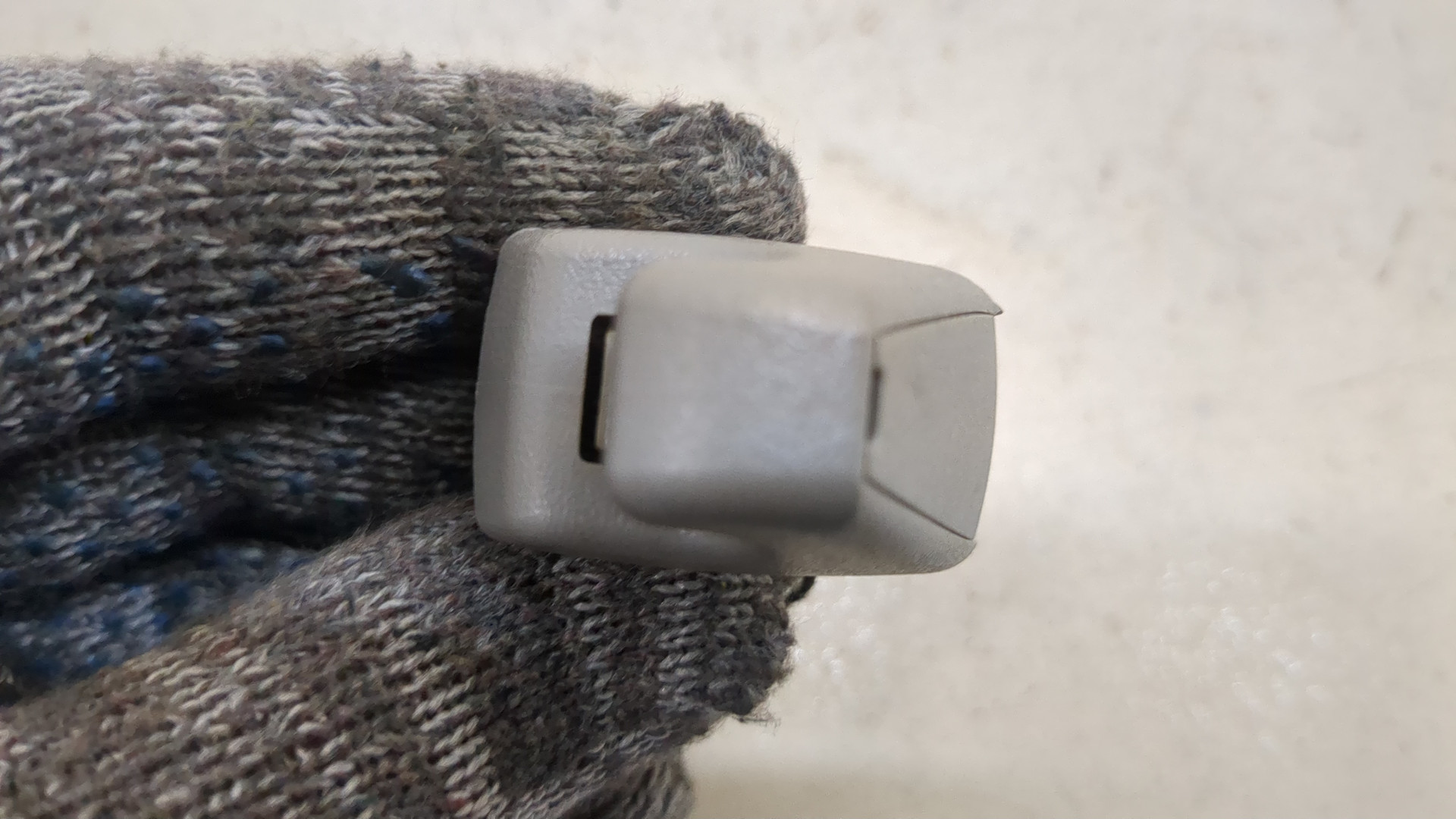 Кронштейн солнцезащитного козырька