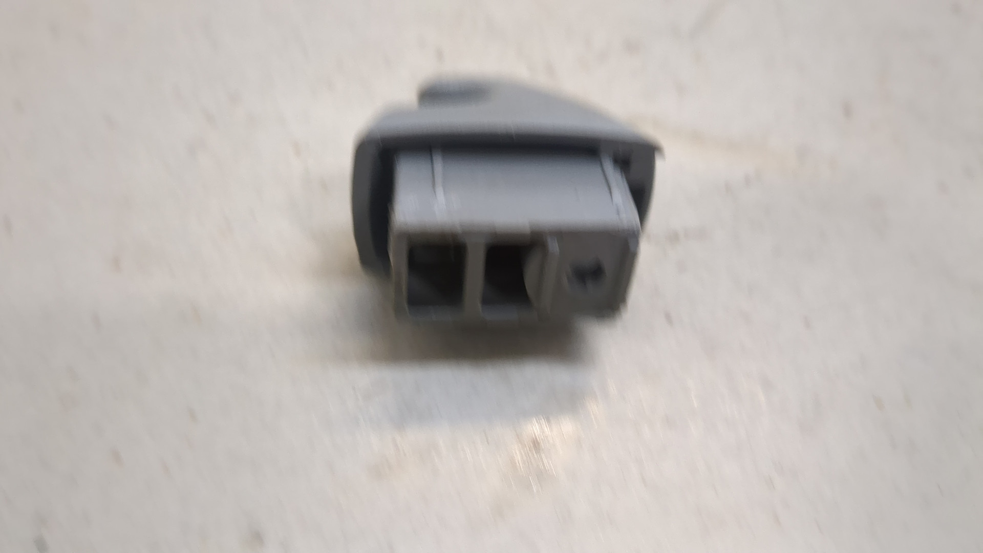 Кронштейн солнцезащитного козырька