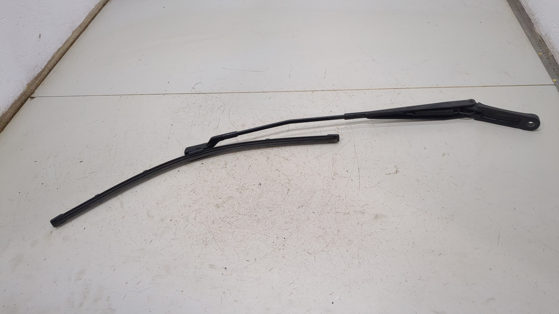 Поводок стеклоочистителя передний правый