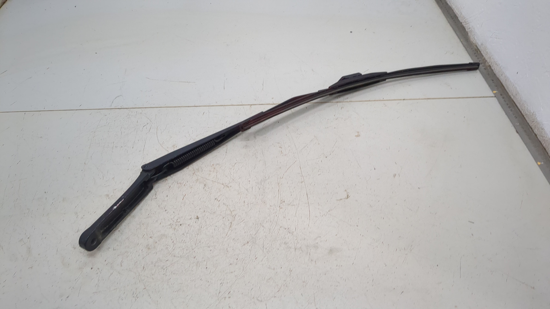 Поводок стеклоочистителя передний правый