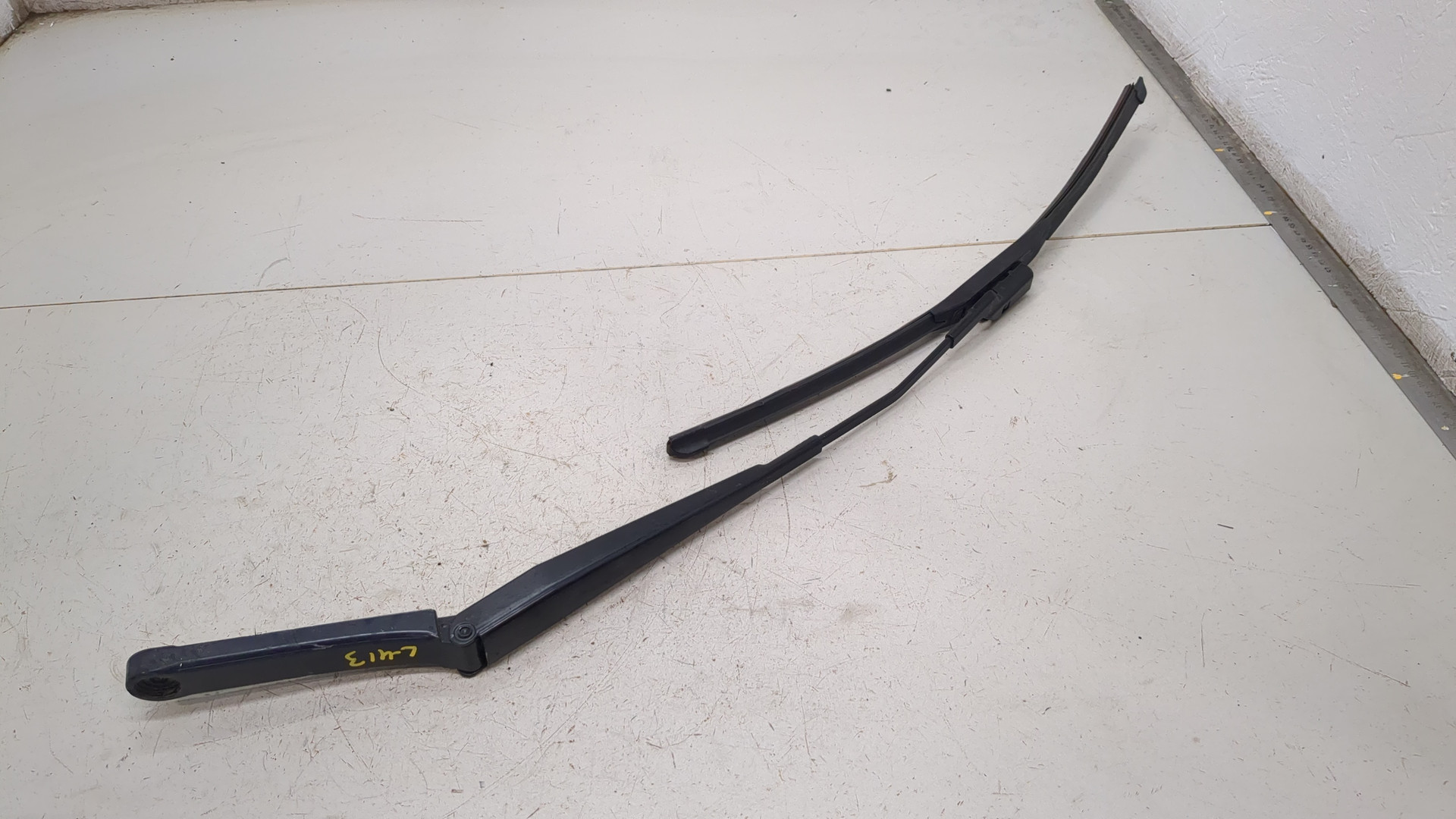 Поводок стеклоочистителя передний правый