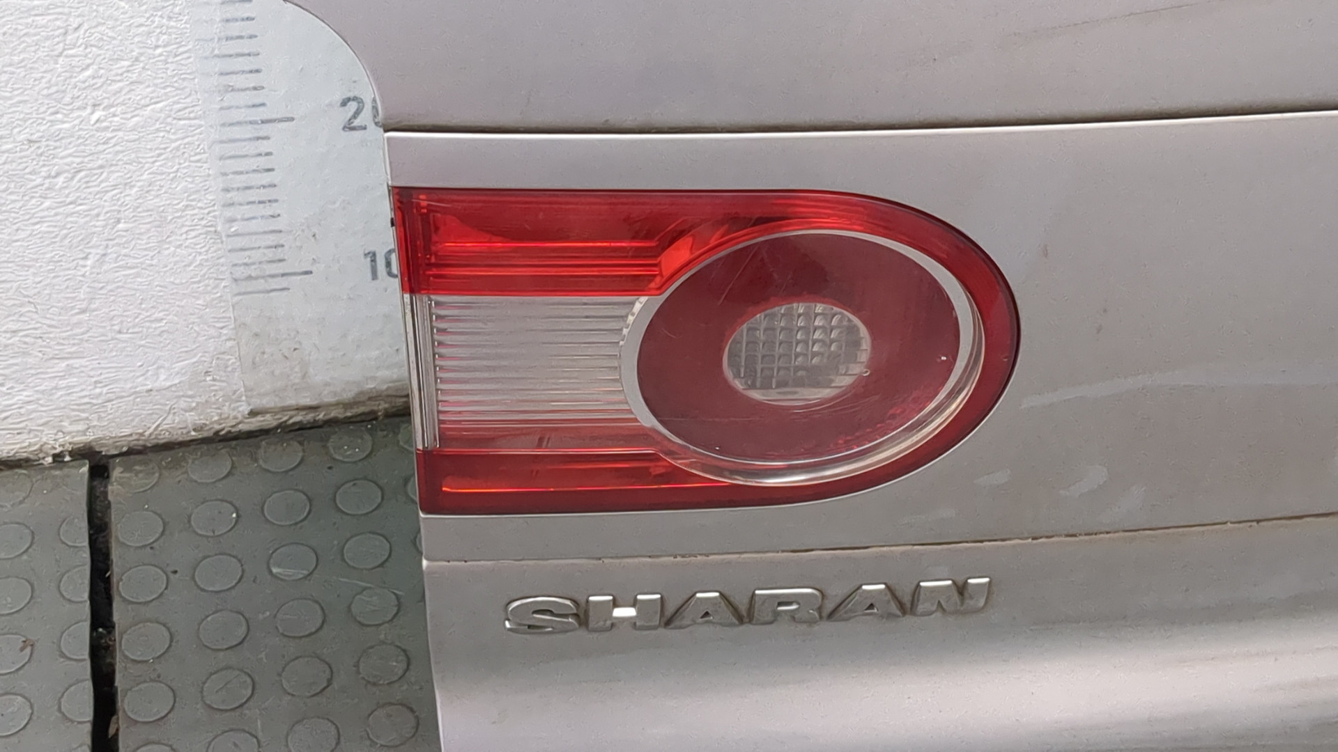 Дверь багажника
