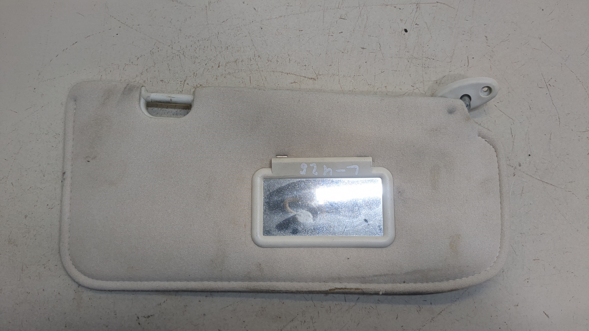 Козырек солнцезащитный