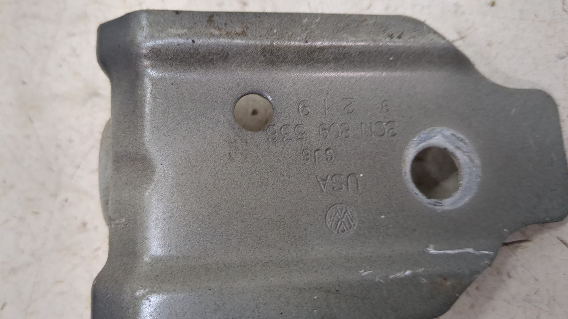 Кронштейн крепления крыла