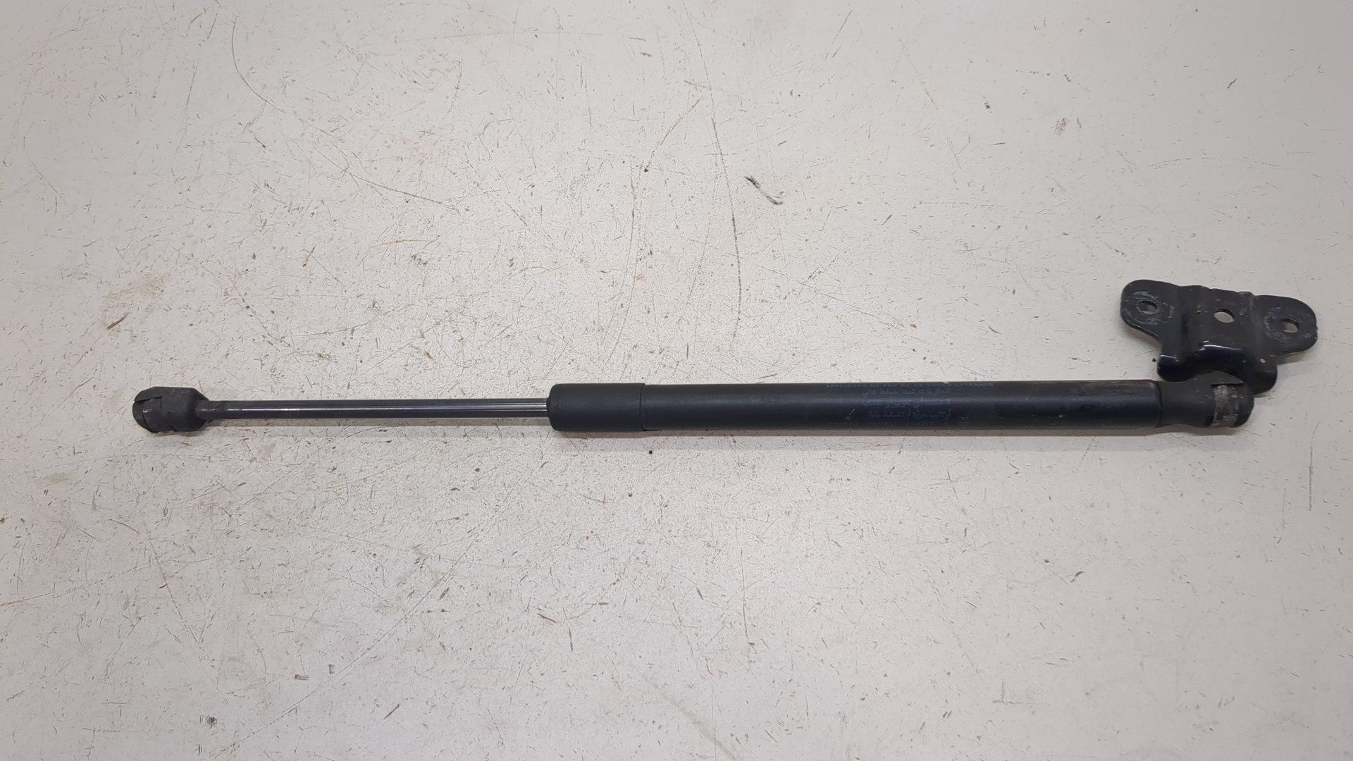 Амортизатор капота