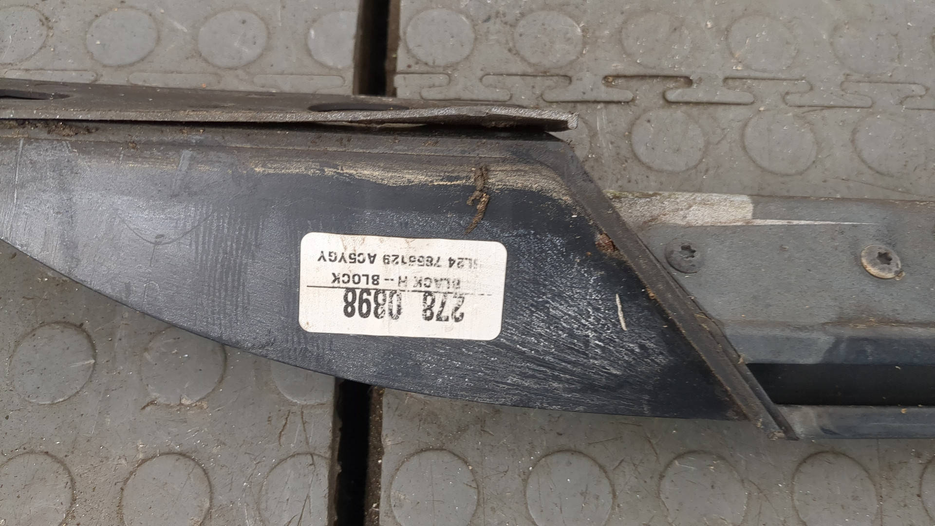 Рейлинг (релинг) левый (планка на крышу)