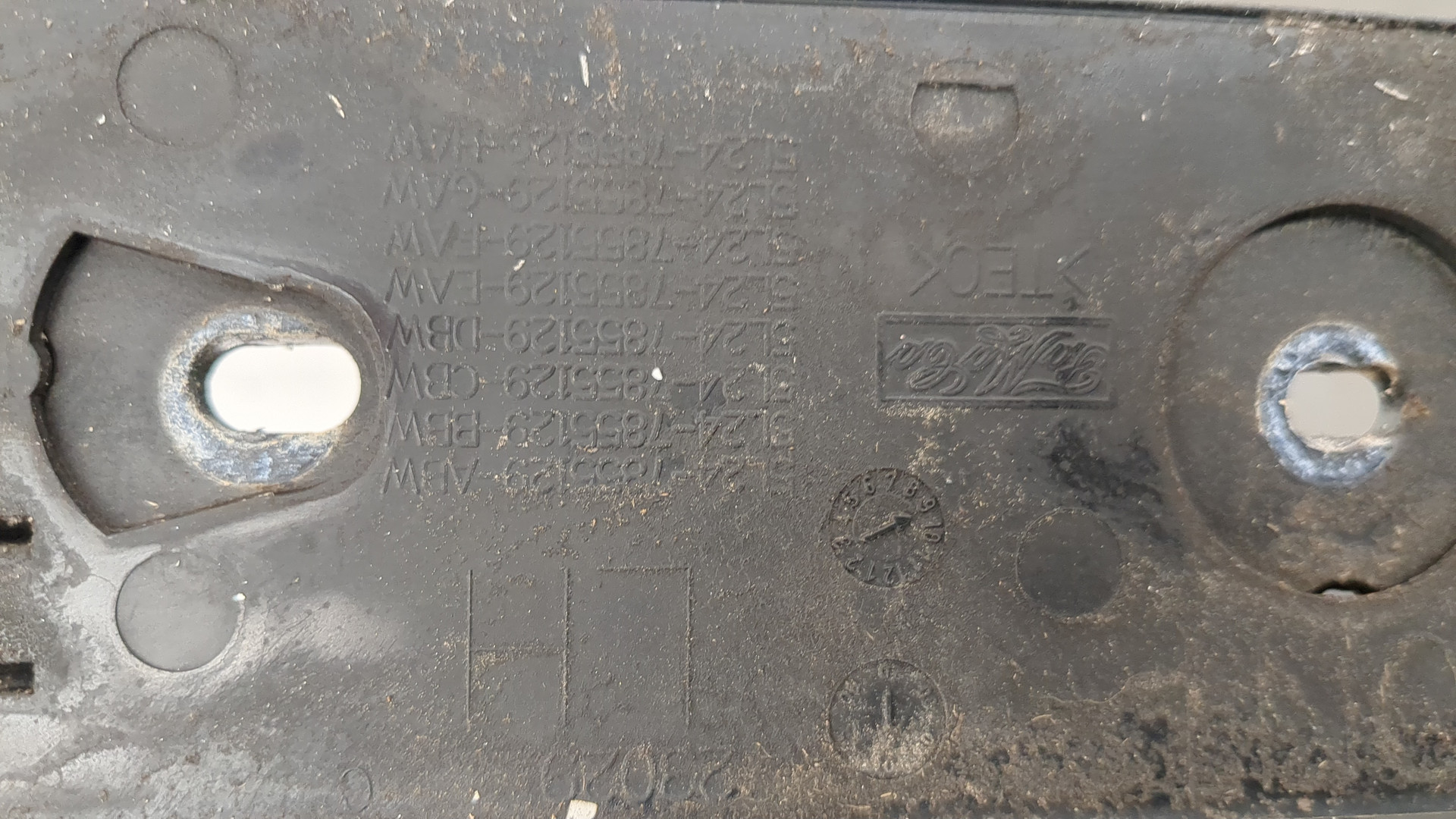 Рейлинг (релинг) левый (планка на крышу)