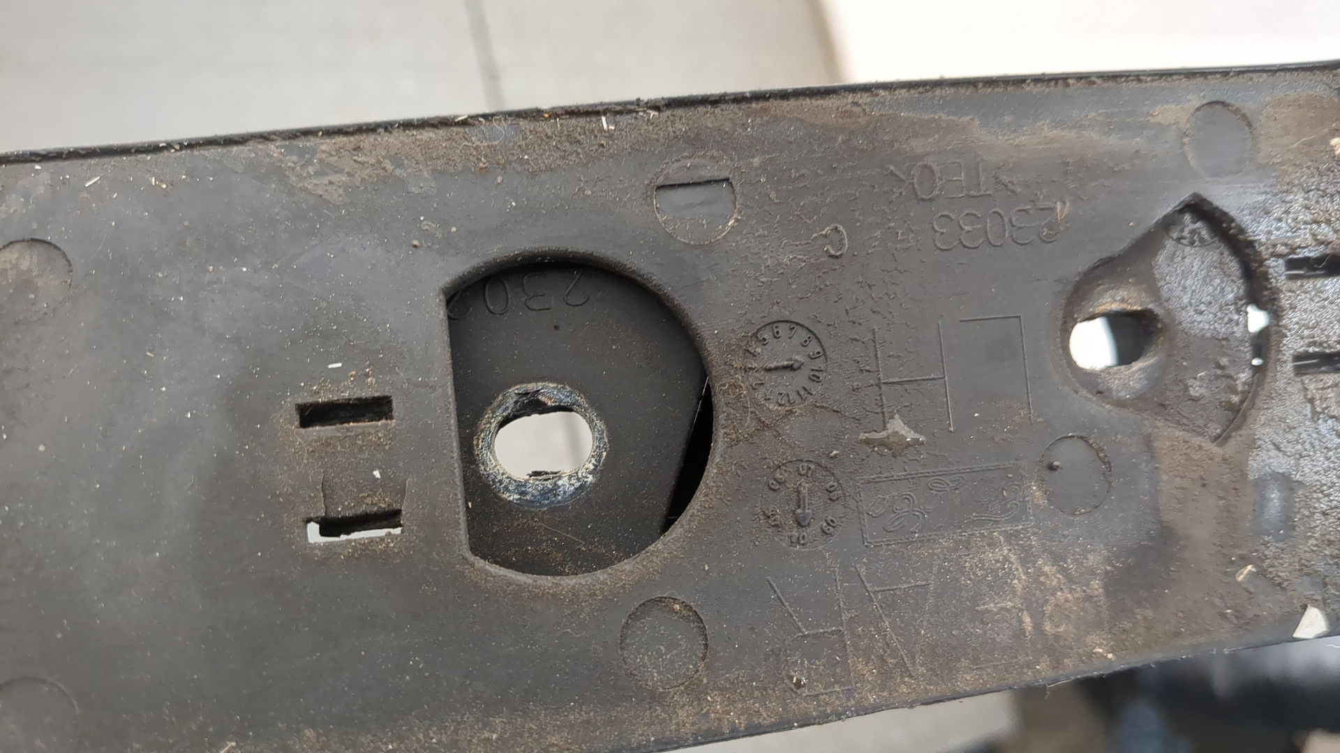 Рейлинг (релинг) левый (планка на крышу)