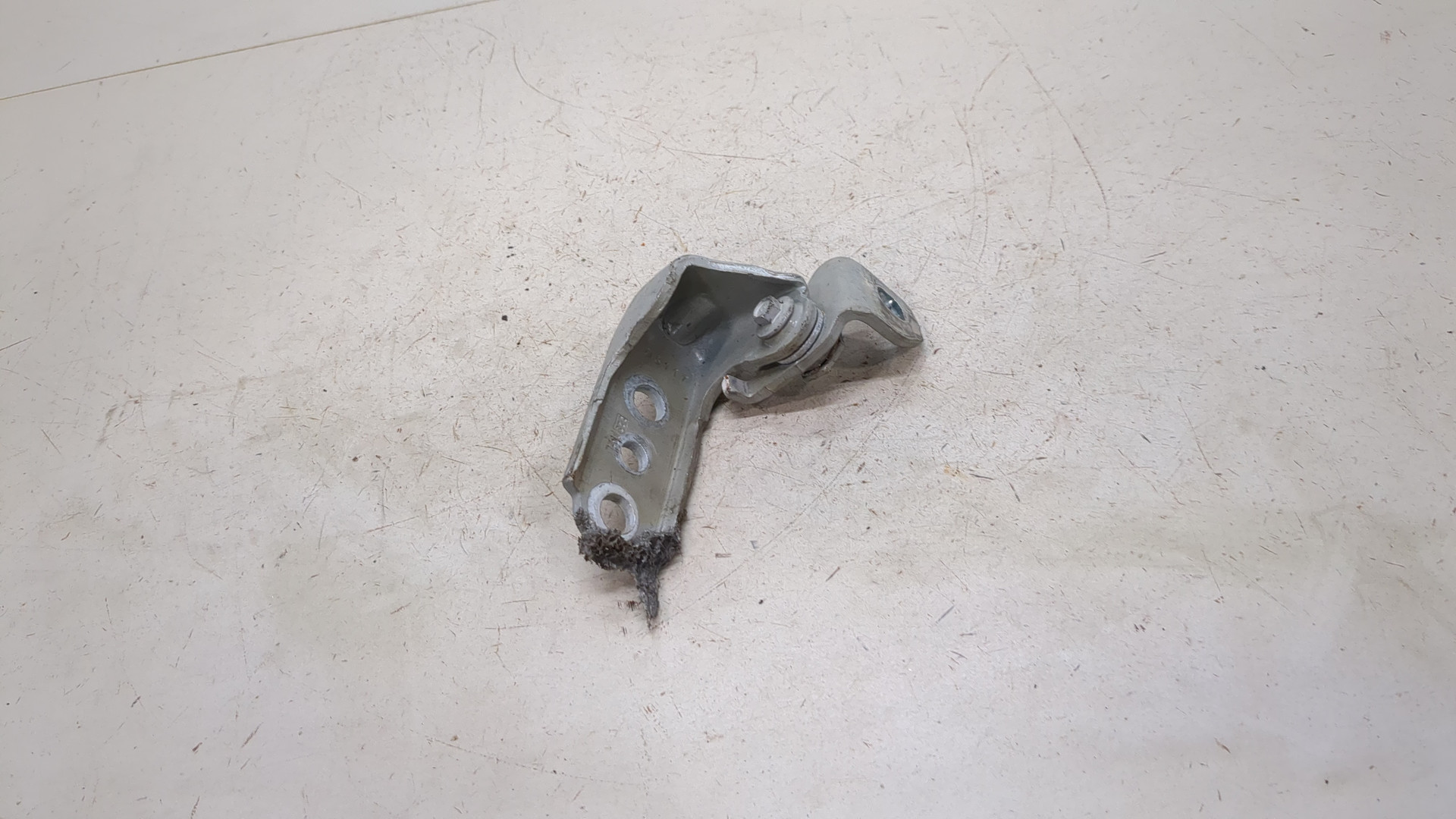 Петля двери