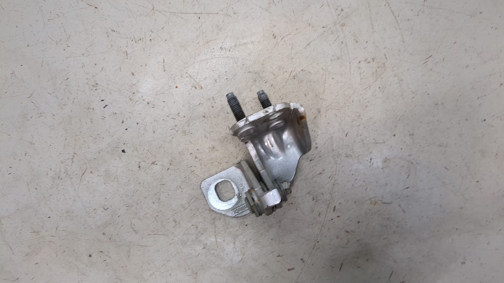 Петля двери