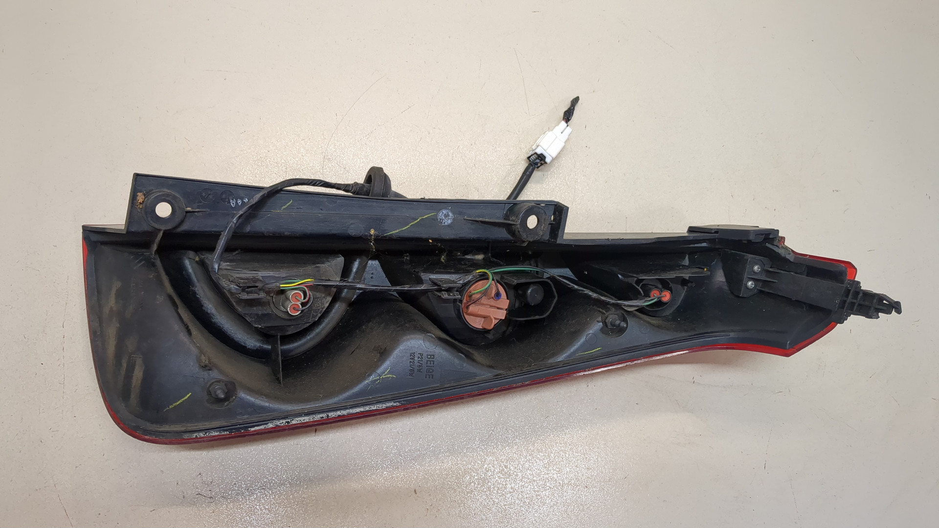 Фонарь задний левый