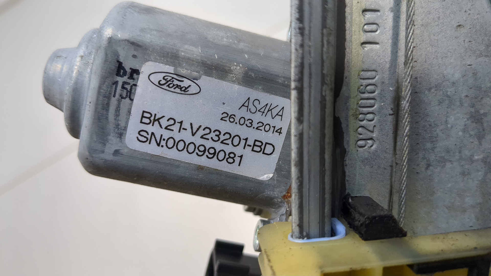 Стеклоподъемник электр. передний левый