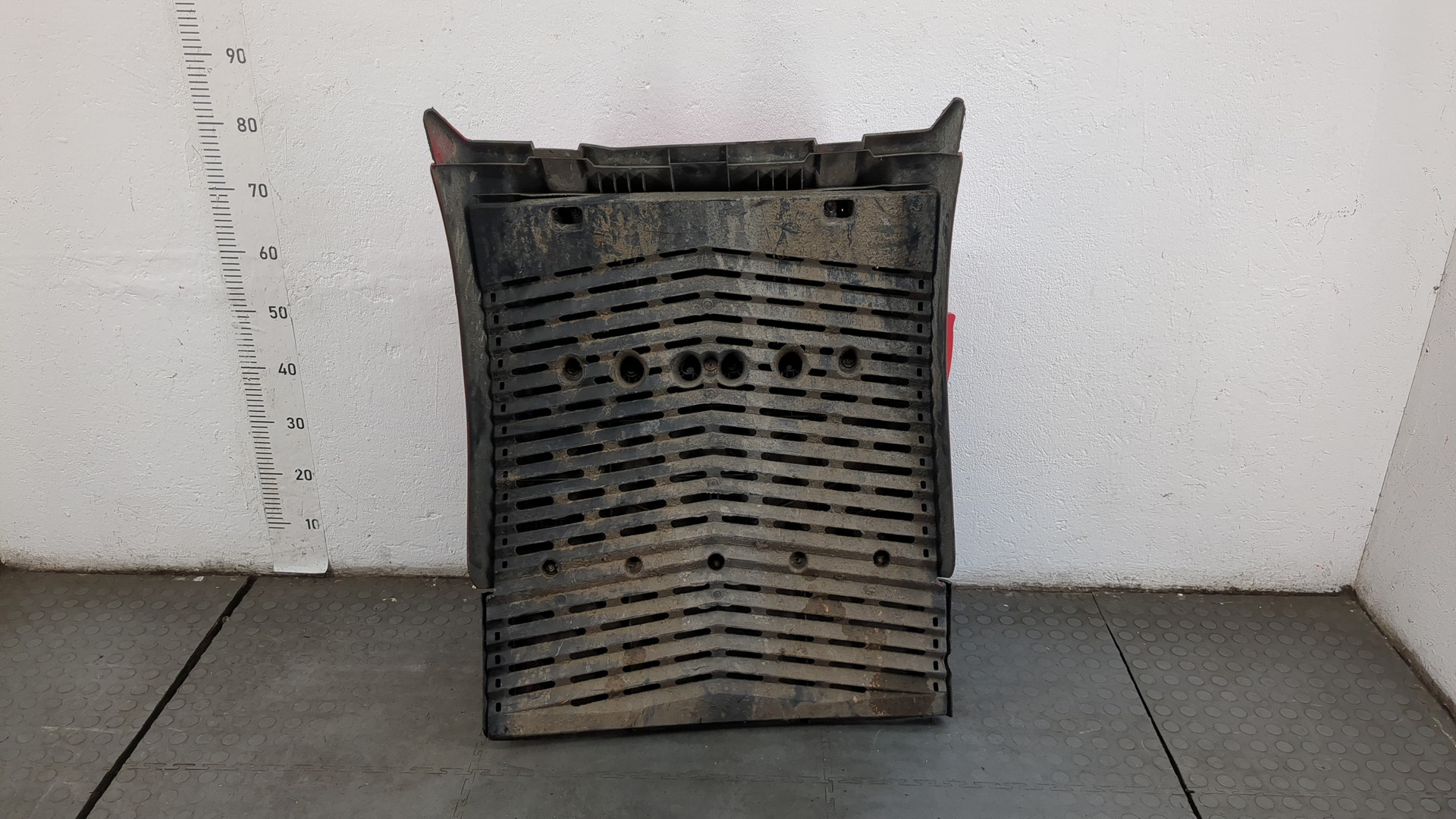 Крыло заднее правое