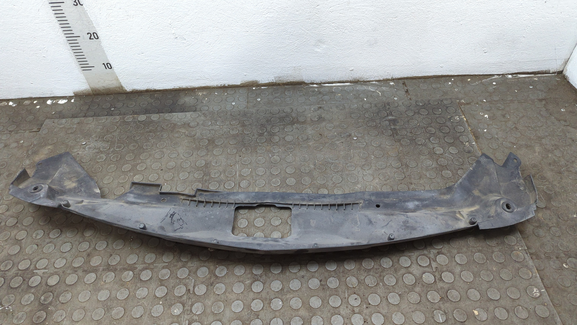 Кожух замка капота