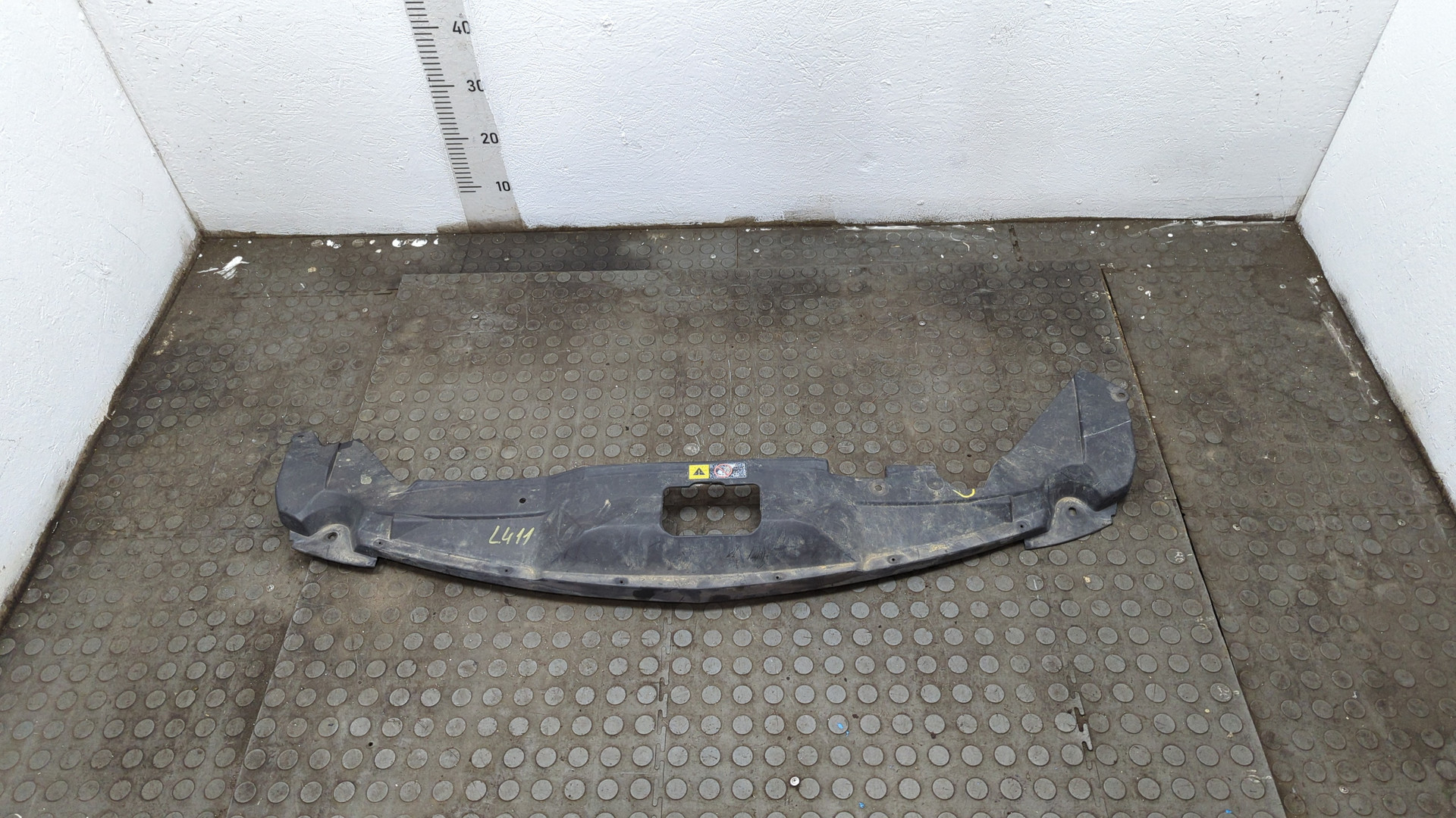 Кожух замка капота