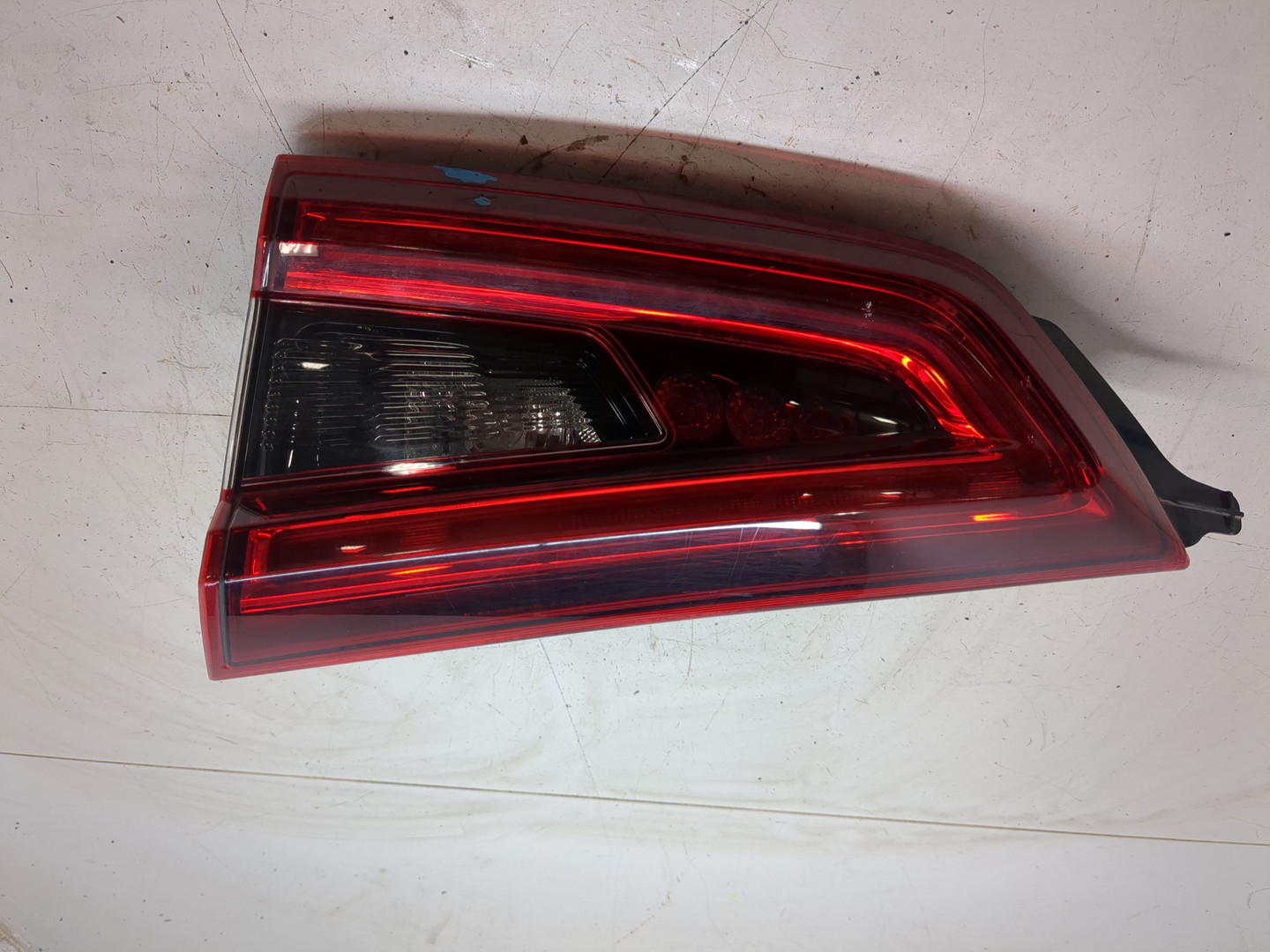 Фонарь задний внутренний правый