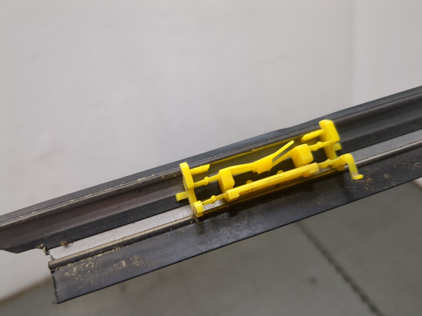 Молдинг крыши левый