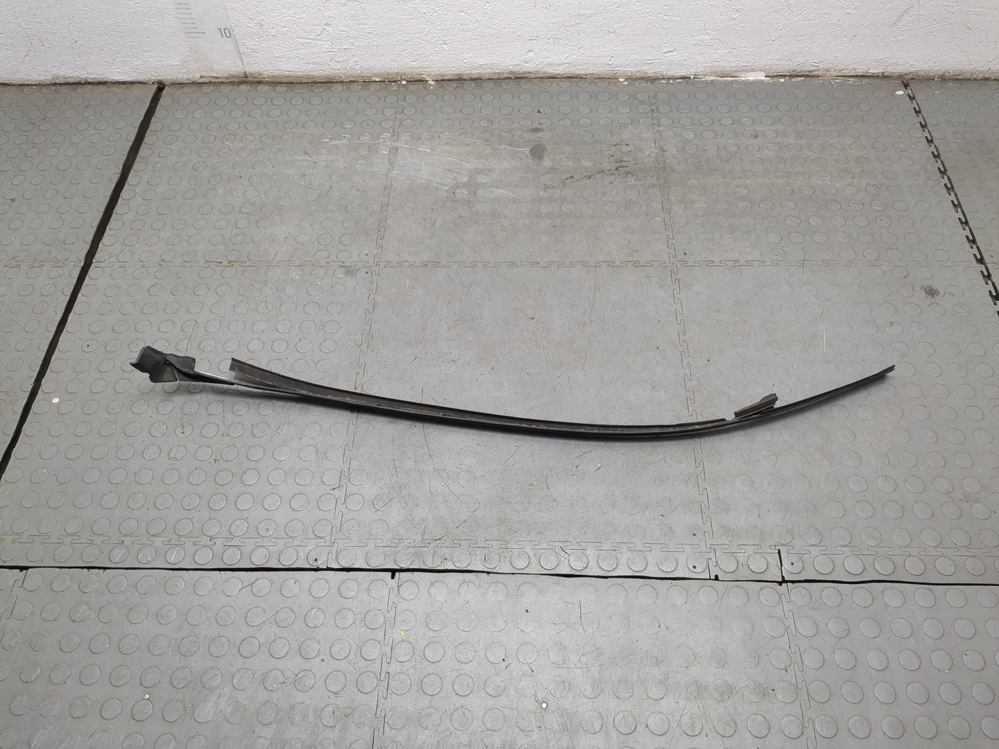 Молдинг лобового стекла