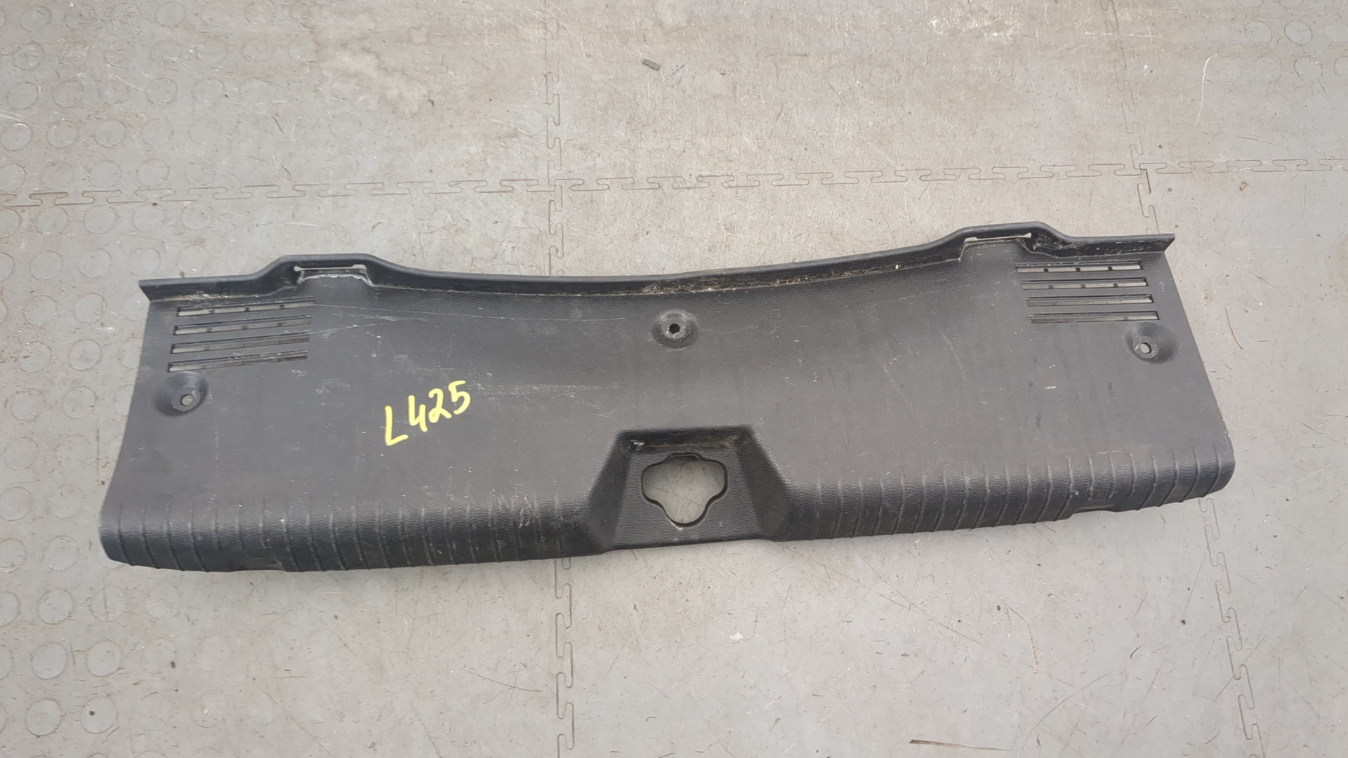 Обшивка багажника