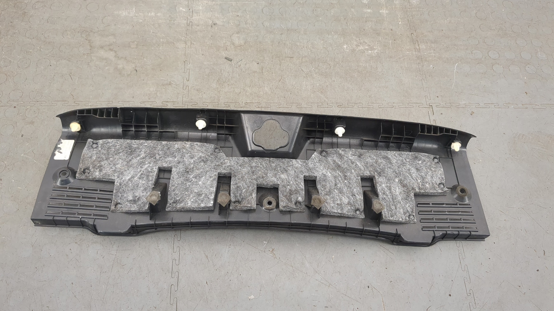 Обшивка багажника