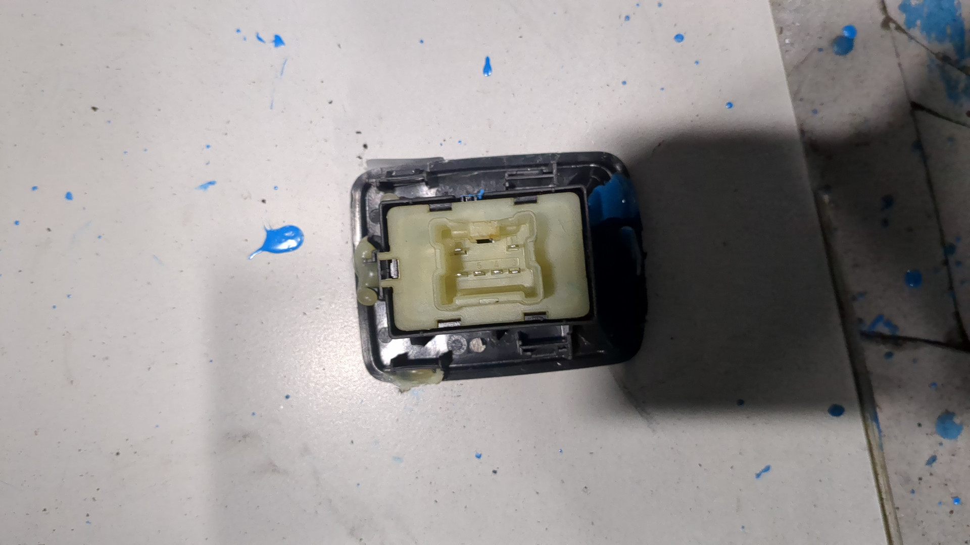 Кнопка стеклоподъемника