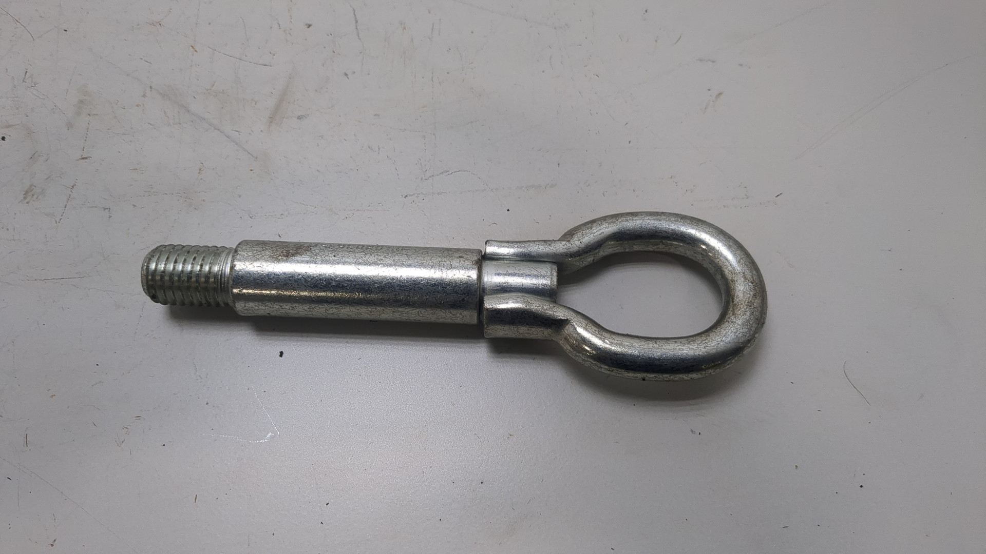 Крюк буксировочный