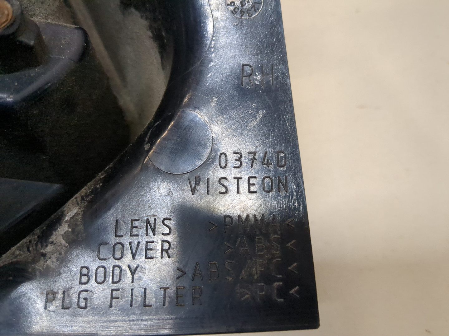 Фонарь задний правый