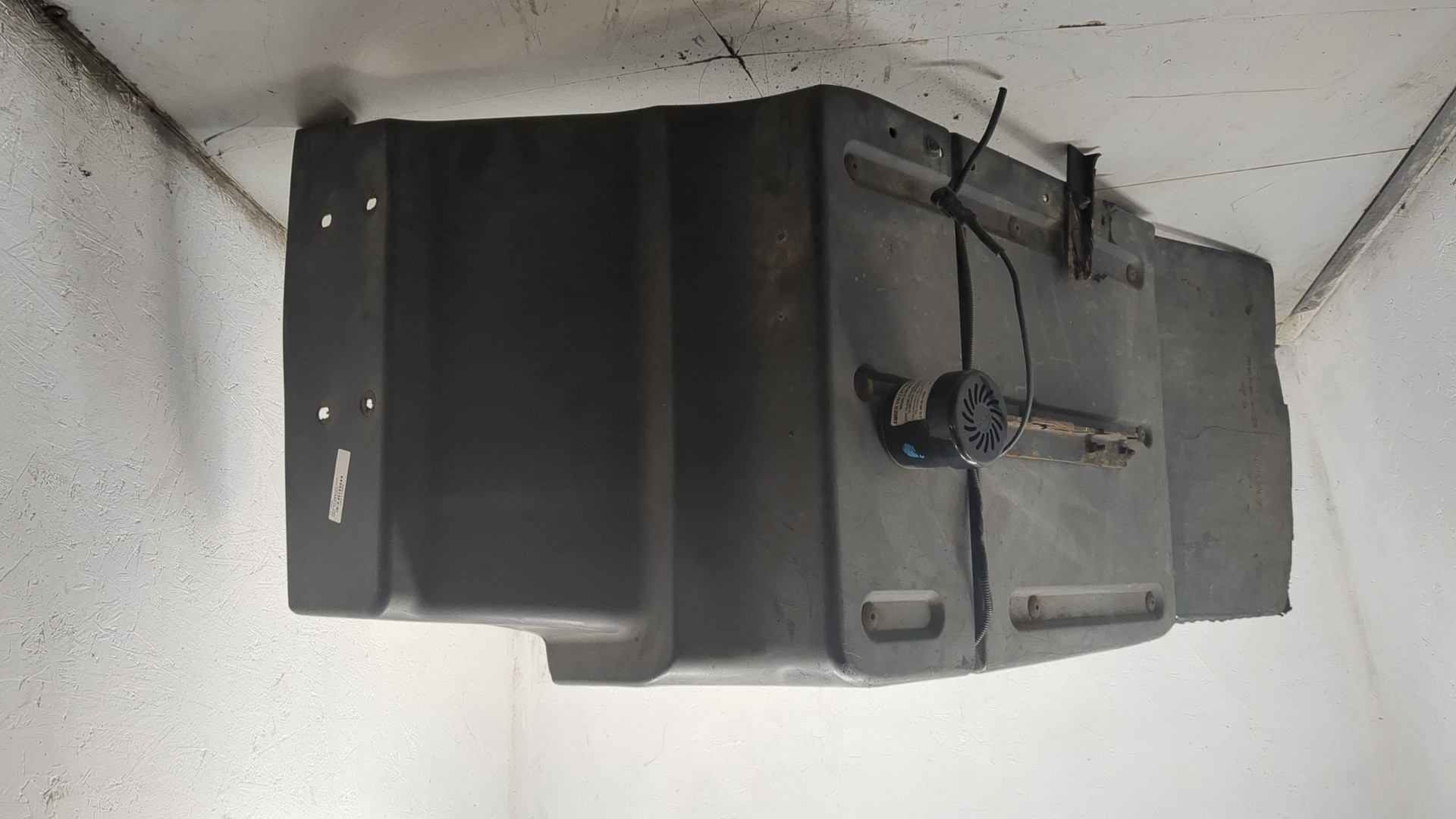 Крыло переднее левое