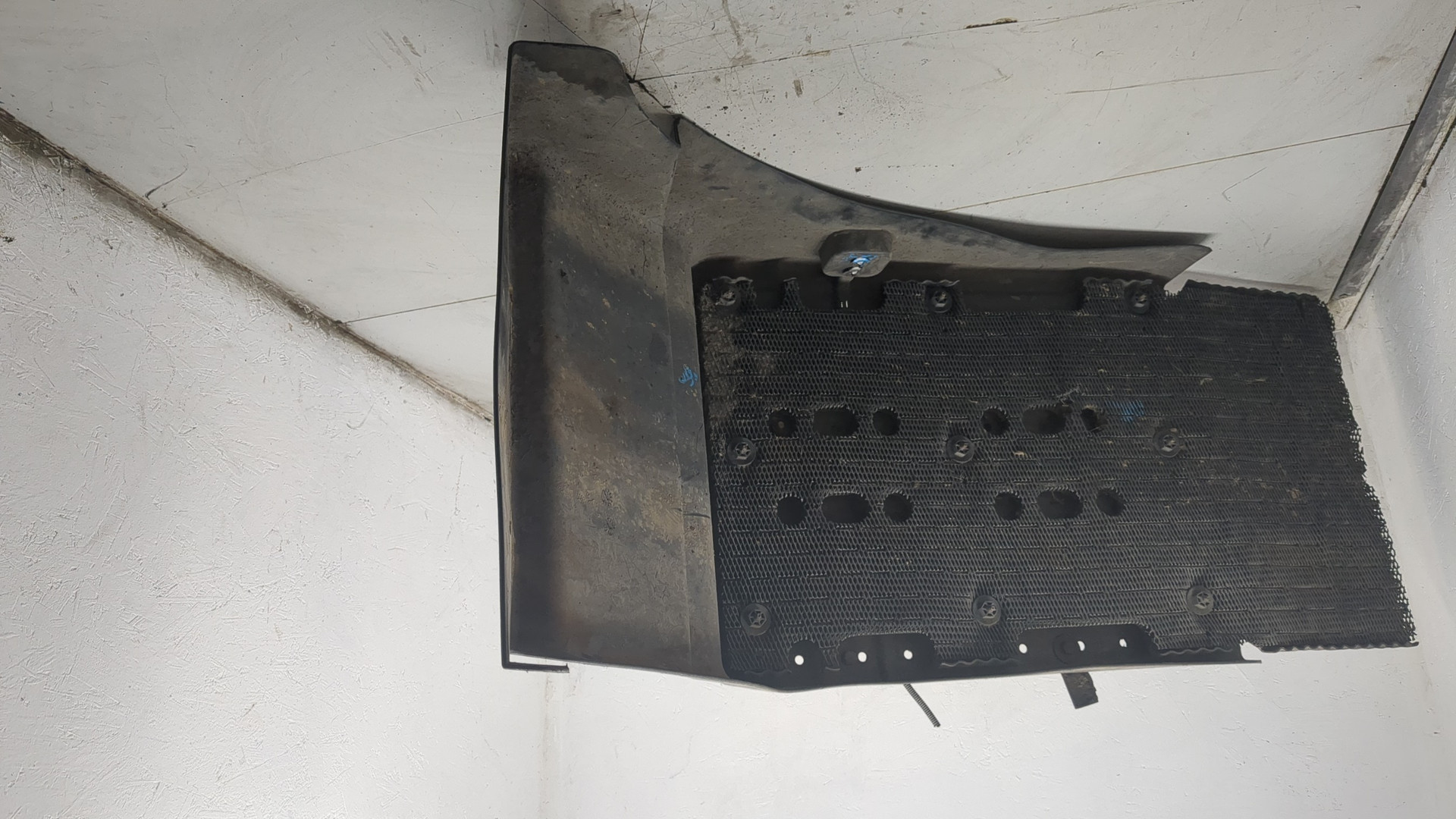 Крыло переднее левое