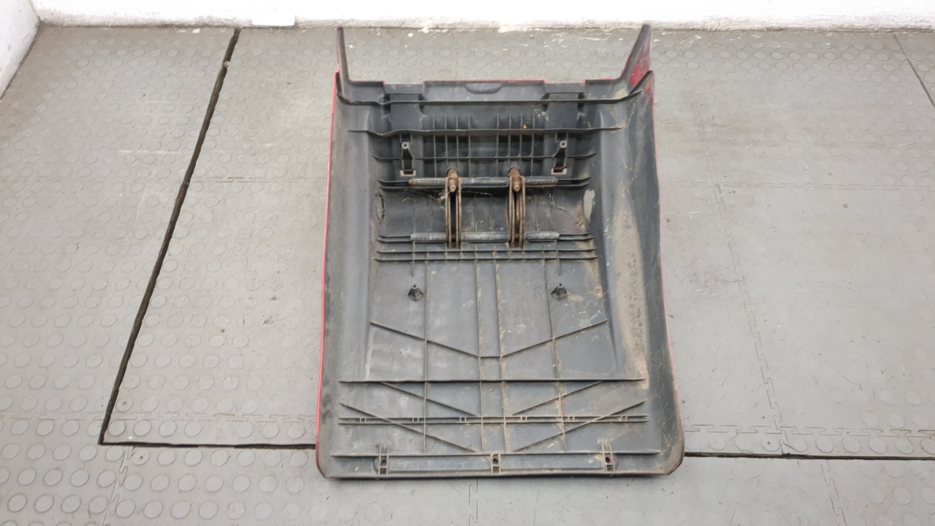 Крыло заднее левое