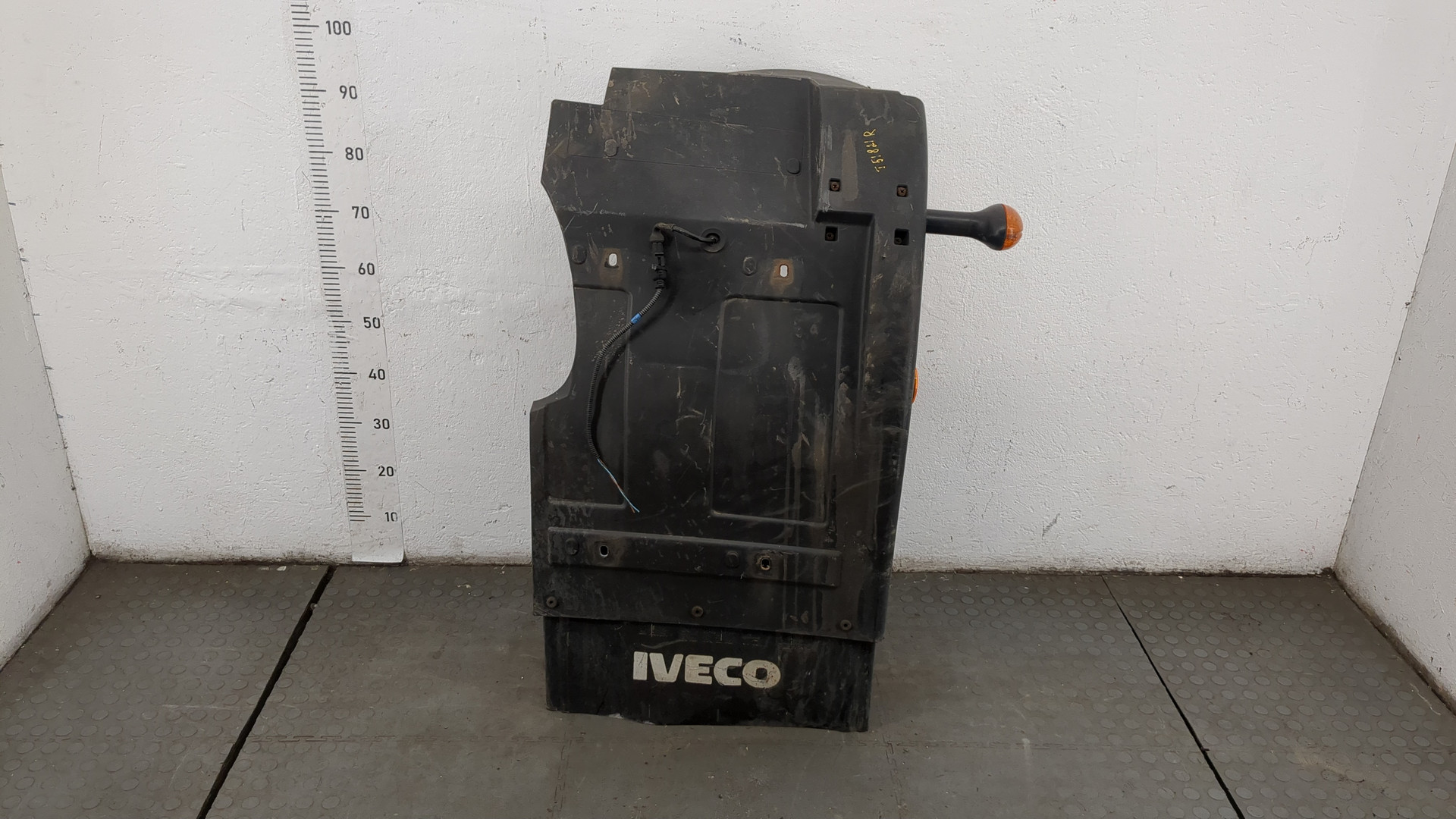 Крыло переднее правое